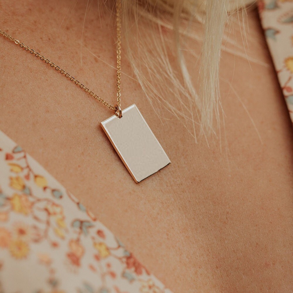 Minimalist rectangle necklace. 45 cm long. Stainless steel gold plated. - TSHIRTLA20